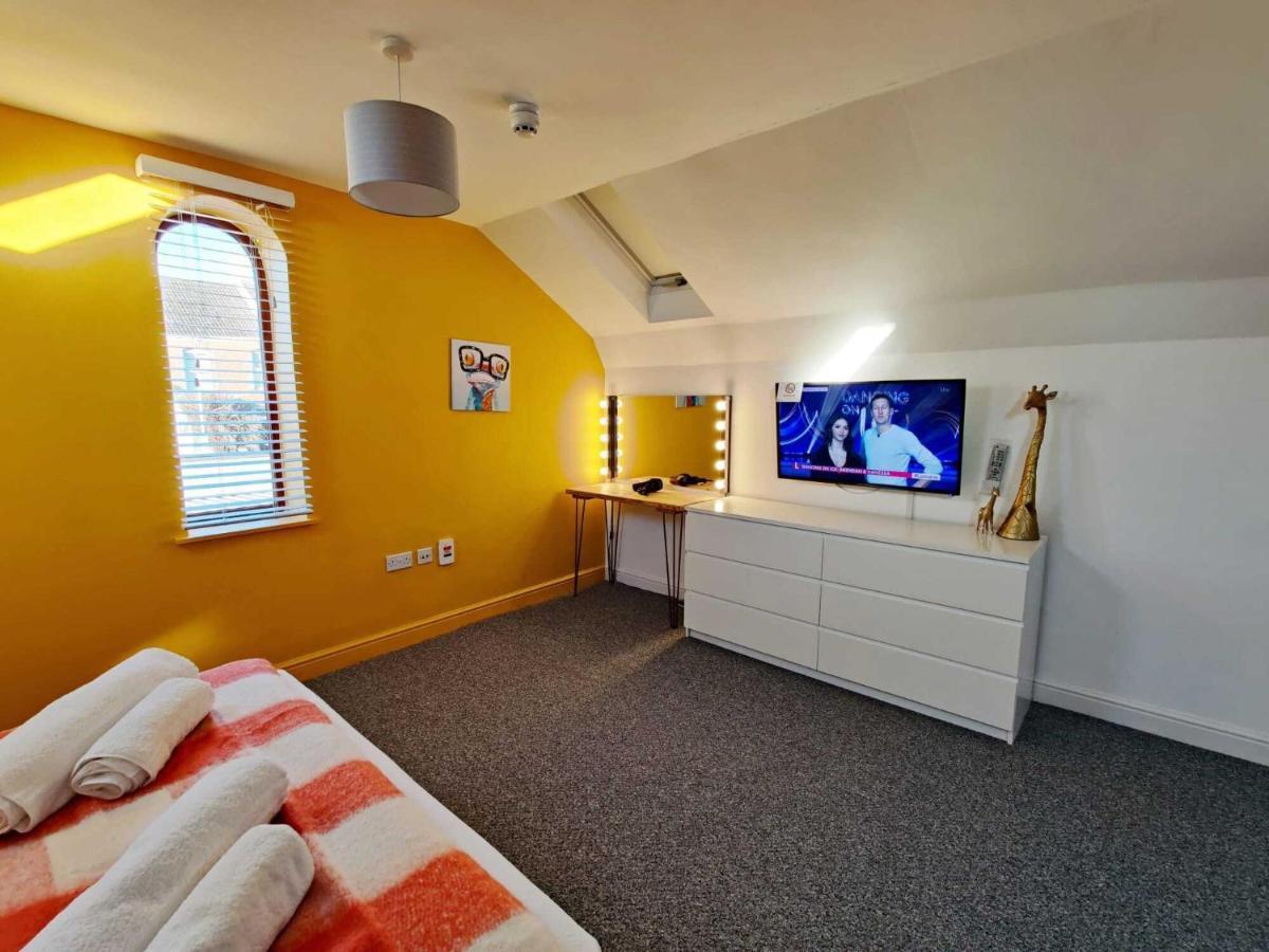 2 Ensuites, Garden, Smart Tv'S In All Rooms! Суонзи Екстериор снимка