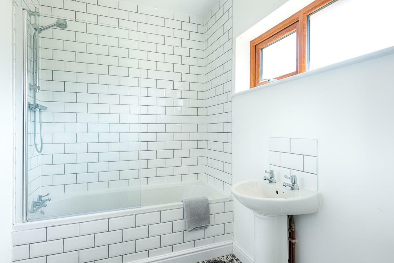 2 Ensuites, Garden, Smart Tv'S In All Rooms! Суонзи Екстериор снимка
